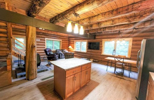 Paris Ski Chalet | Wilderness Vista Retreat