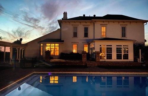 Springfield Bed & Breakfast | Wildflower Ranch Inn