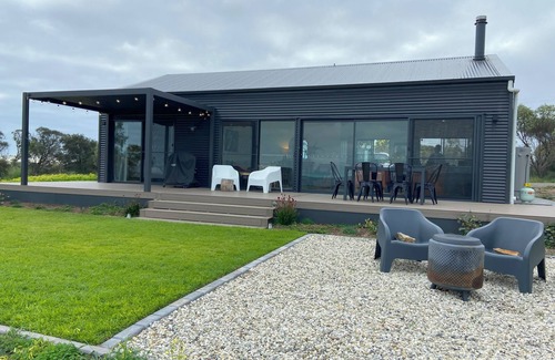 Old Noarlunga Cottage | Wildhill - secluded retreat with panoramic views