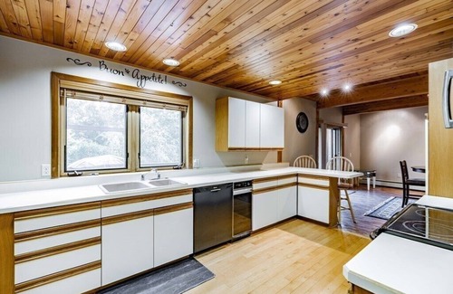 Becket House | Wildlife Retreat in the Forest