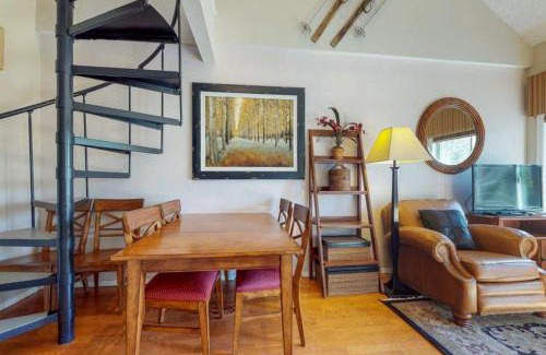 Four O'Clock House | Wildwood Suites 305 (Condo)