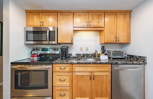 Thayerville Condo | Will O' The Wisp 104B: Lakefront One Bedroom Condo with 2 Fireplaces & Flat Scre
