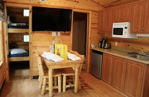 Williamsburg Cabin | Williamsburg Campground
