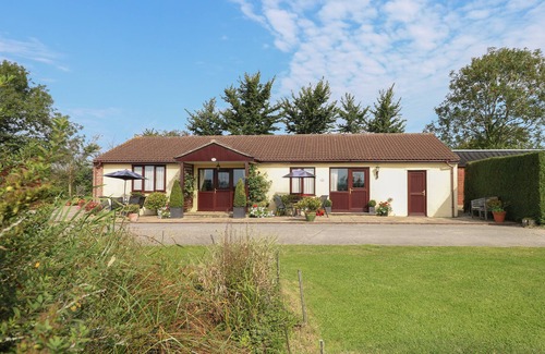 Wincanton Cottage | WILLOW BARN, family friendly, character holiday cottage in Wincanton