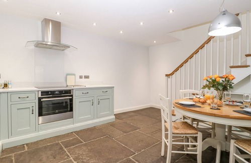 Shapwick House | WILLOW BARN, family friendly, character holiday cottage in Shapwick