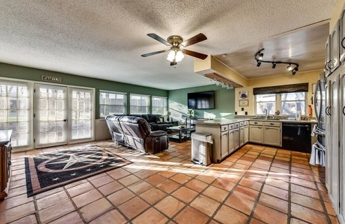 Bedford House | Willow Bend: 4-Bedroom Tranquil Escape