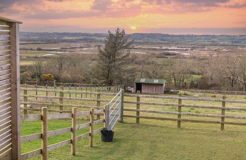 Gaerwen Cottage | Willow Cottage - a hot tub that sleeps 2 guests in 1 bedroom