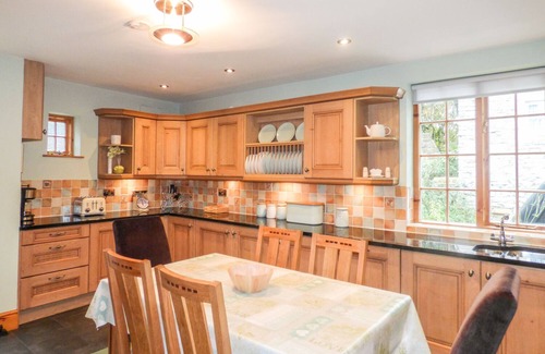 Ashford-in-the-Water Cottage | WILLOW COTTAGE, family friendly in Ashford-In-The-Water