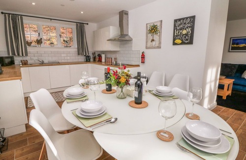 Hoylandswaine Cottage | Willow Cottage