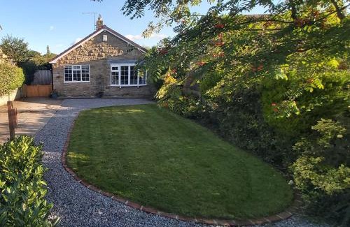 Northallerton House | Willow Cottage 4 bed, cosy stopover, dogs welcome