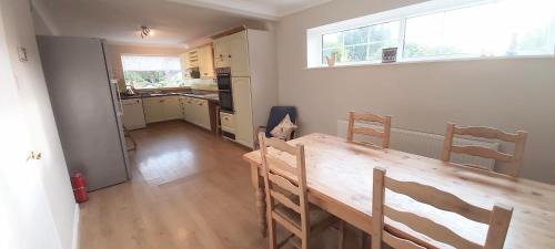 Northallerton House | Willow Cottage 4 bed, cosy stopover, dogs welcome