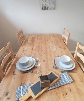 Northallerton Apartment | Willow Cottage 3 bed, cosy stopover, dogs welcome
