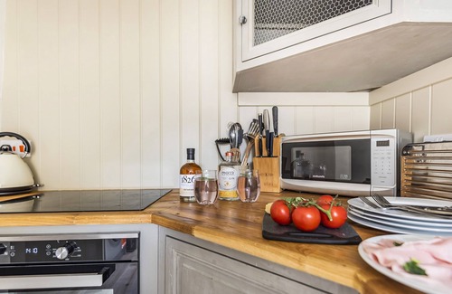 Chilmark Cottage | Willow Cottage is a beautiful thatched cottage with bags of character and charm