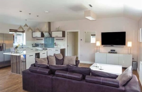 Langdon Cottage | WILLOW LODGE, family friendly, with a garden in Adisham