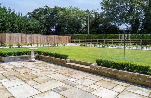 Langdon Cottage | WILLOW LODGE, family friendly, with a garden in Adisham