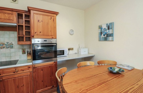 Kingsteignton Cottage | WILLOW, pet friendly in Kingsteignton