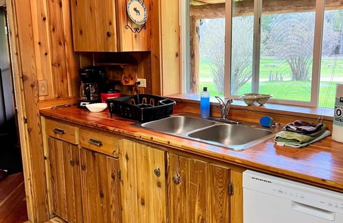 Seeley Lake Cabin | Willow @ Seven Timbers-Log cabin with lake access in beautiful forested setting