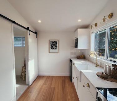 Otorohanga House | Willow View Cottage - Beautiful farm views close to Waitomo