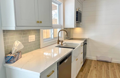 Bluewater Cottage | Willowcrest - Lake front with Private Lake Access