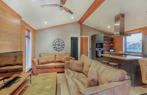 Saintbury Ski Chalet | Wilmcote Lodge Premier
