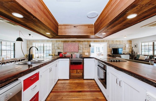Budgee Budgee House | Wilpine Poolside Country Luxury near Town