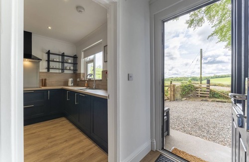 Falkirk Cottage | Wilson's Cottage - sleeps 4 guests in 2 bedrooms