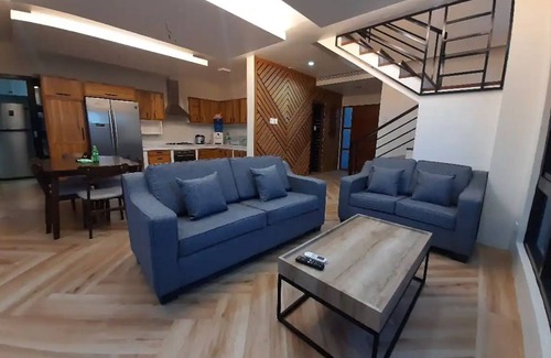 Pili Apartment | Winch Unit 4 ~ Near CWC Cable Park & Golf Course