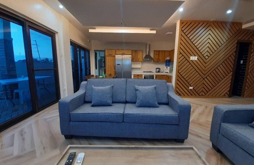 Pili Apartment | Winch Unit 4 ~ Near CWC Cable Park & Golf Course