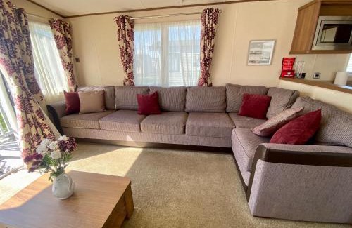 Icklesham Apartment | Winchelsea Beach Holiday Home - Pool & Beach