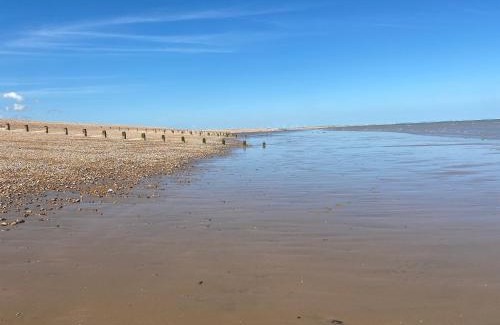 Icklesham Apartment | Winchelsea Beach Holiday Home - Pool & Beach