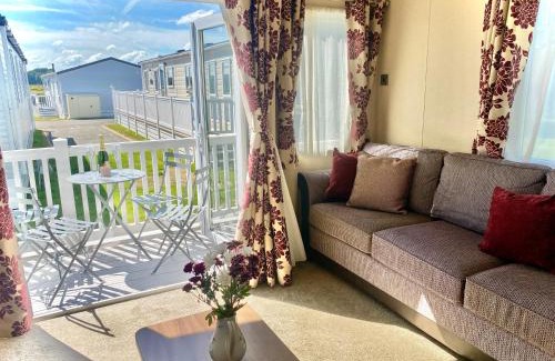 Icklesham Apartment | Winchelsea Beach Holiday Home - Pool & Beach
