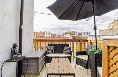 Belleville Apartment | Wind Rose 22 · Shop, Sip & Stroll Downtown + ON Parks Pass