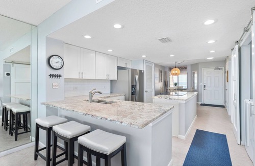Crescent Beach Condo | Windjammer