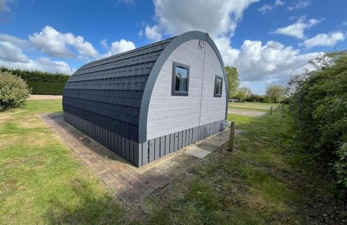 Swavesey House | Windmill Glamping Pod with Hot tub - The Hideaway