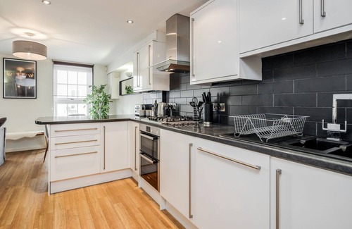 Windsor City Centre Apartment | Windsor Cosy Stay 2BR : Spring Special Discount