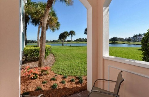 Osprey Apartment | Windsor Lodge Unit 10, Studio, close to the beaches, pool access
