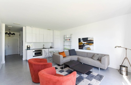 Osprey Village Apartment | Windsor Lodge Unit 7, studio, close to the beaches, pool access