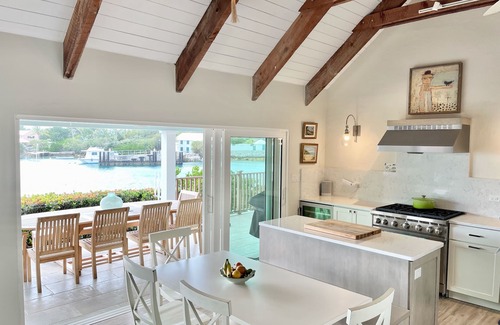 Sandys House | Windward Mark - Newly Renovated & Surrounded By Water
