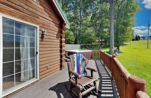 Crellin House | Windy Acres | Dog Friendly + Hot Tub & Great Views!