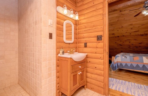 Crellin Cabin | Windy Acres: Lake Area, Dogs Welcome, Hot Tub, Fire Pit, Fireplace!