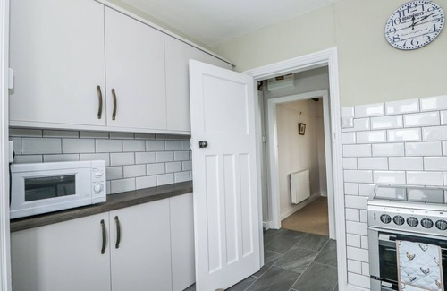 Anderby Creek Cottage | WINDYRIDGE, family friendly, with a garden in Chapel St Leonards