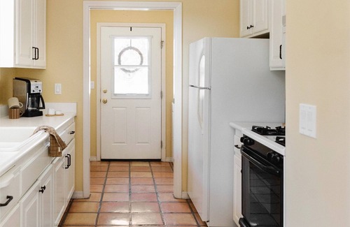 Arroyo Grande House | Wine Country Canyon Casita