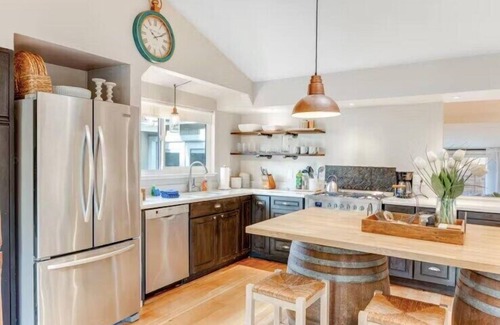 Glen Ellen House | Wine Country Creekside Retreat With Hot Tub