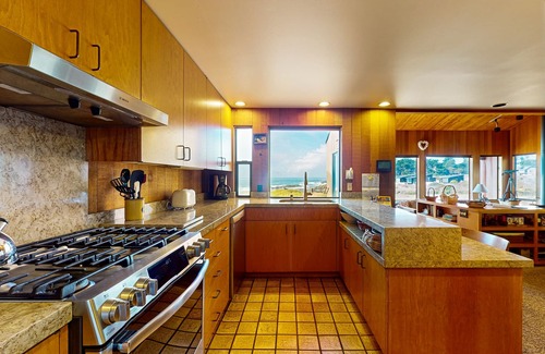 Sea Ranch House | Wine Country getaway with breathtaking ocean views, wood stove, & deck
