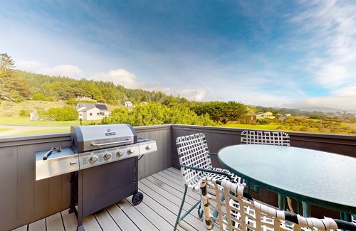Sea Ranch House | Wine country retreat with pool, sauna, & ocean views - near beach - dog-friendly