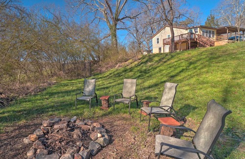 Dahlonega Cottage | Wine Country Retreat w/Fire Pit + Sunroom!