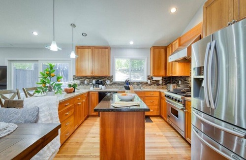 Montgomery Village House | Wine Country! Wine Country 5BR, Hot Tub, Fire pit, Patio