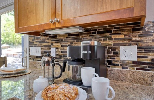 Montgomery Village House | Wine Country! Wine Country 5BR, Hot Tub, Fire pit, Patio