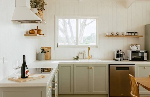 McLaren Vale House | Wine Down McLaren Vale ~ a cosy vineyard retreat