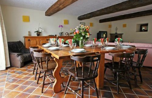 Sevry House | Winenne Home with Hot Tub